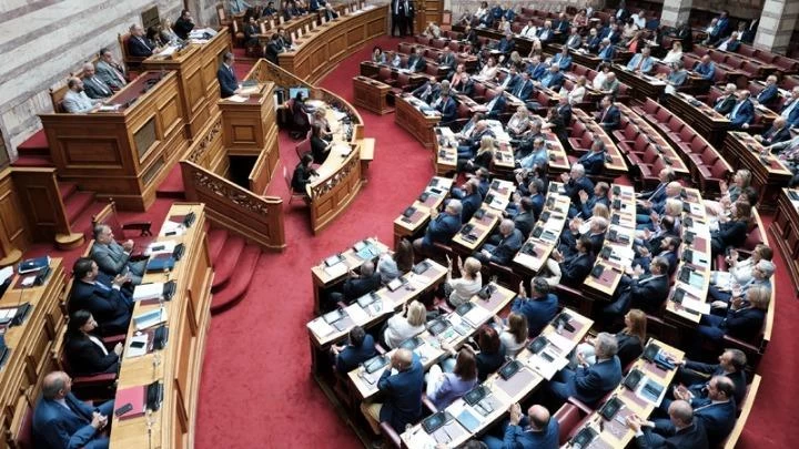 Βουλή: Κατατέθηκε το νομοσχέδιο για το άσυλο – Τι προβλέπεται